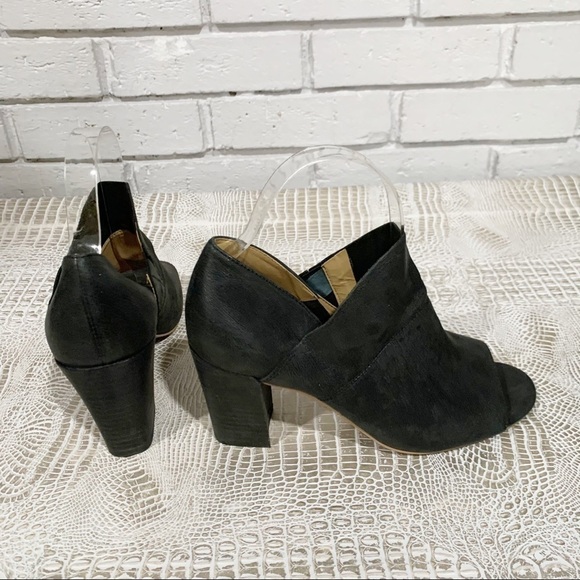 Me Too Women's Adam Tucker McKenna Cuoio Sandal - Picture 4 of 13